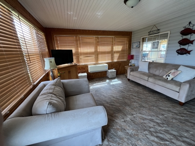 Waterfront Getaway with Views, Boathouse & Ramp Access - image 15