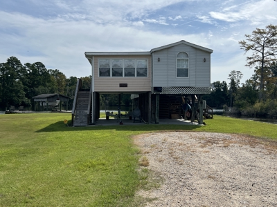 Waterfront Getaway with Views, Boathouse & Ramp Access - image 1