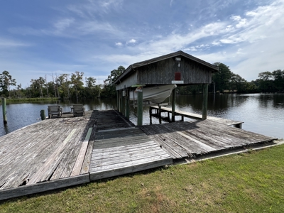 Waterfront Getaway with Views, Boathouse & Ramp Access - image 13