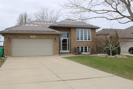 Stunning Property for Sale in historic Petrolia, ON - image 1