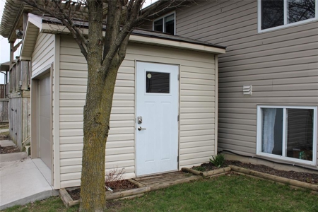 Stunning Property for Sale in historic Petrolia, ON - image 2