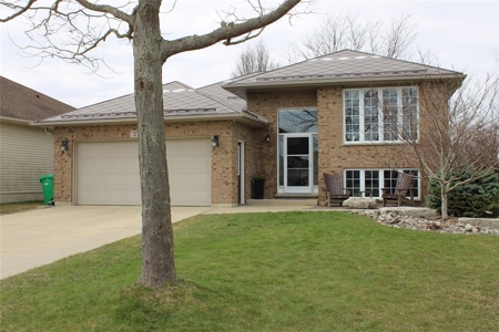 Stunning Property for Sale in historic Petrolia, ON - image 3