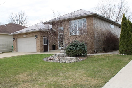 Stunning Property for Sale in historic Petrolia, ON - image 4