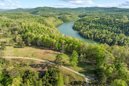 Scenic Retreat Near Dale Hollow Lake – A Rare Opportunity! - image 17
