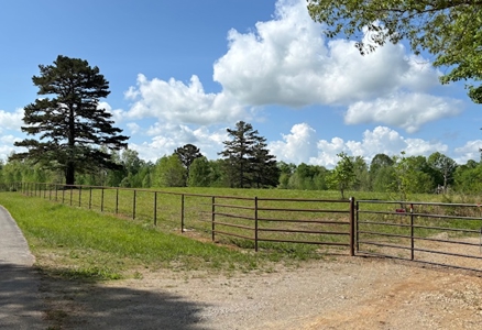 Scenic Retreat Near Dale Hollow Lake – A Rare Opportunity! - image 24
