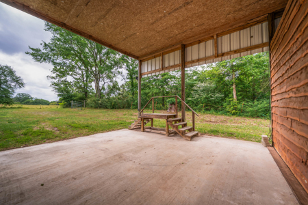 6 Acre East Texas Retreat with Barndo and Pond - image 28