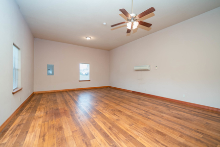 6 Acre East Texas Retreat with Barndo and Pond - image 19