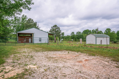 6 Acre East Texas Retreat with Barndo and Pond - image 33