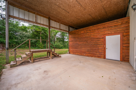 6 Acre East Texas Retreat with Barndo and Pond - image 27