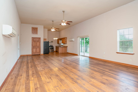 6 Acre East Texas Retreat with Barndo and Pond - image 11