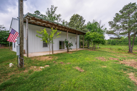 6 Acre East Texas Retreat with Barndo and Pond - image 31