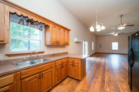 6 Acre East Texas Retreat with Barndo and Pond - image 25