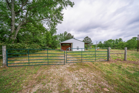 6 Acre East Texas Retreat with Barndo and Pond - image 44