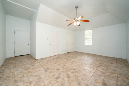 6 Acre East Texas Retreat with Barndo and Pond - image 14