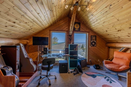 Eastern Oregon Three Bedroom Home Outside of Hines - image 4