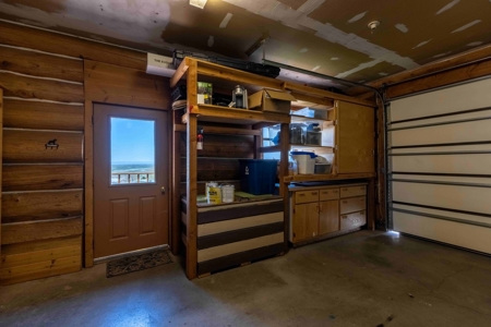 Eastern Oregon Three Bedroom Home Outside of Hines - image 17