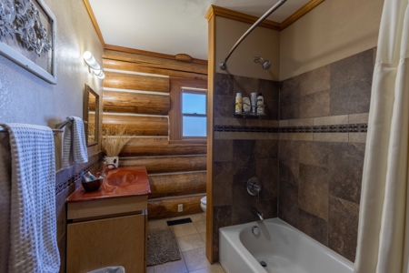 Eastern Oregon Three Bedroom Home Outside of Hines - image 38