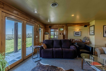 Eastern Oregon Three Bedroom Home Outside of Hines - image 9
