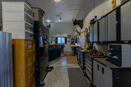 Eastern Oregon Three Bedroom Home Outside of Hines - image 37