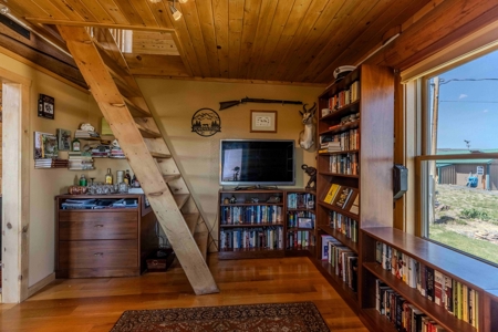 Eastern Oregon Three Bedroom Home Outside of Hines - image 26