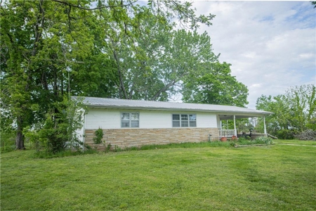 Country Home with Barn on 8 Acres For Sale Boone County Mini Farm - image 2