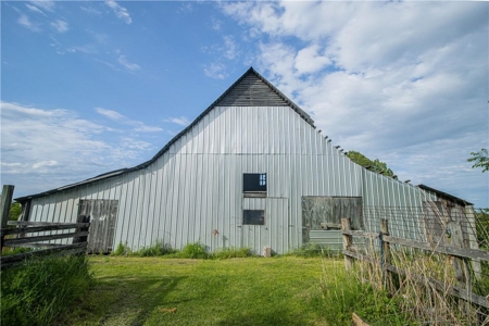 Country Home with Barn on 8 Acres For Sale Boone County Mini Farm - image 13