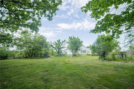 Country Home with Barn on 8 Acres For Sale Boone County Mini Farm - image 8