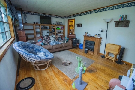 Country Home with Barn on 8 Acres For Sale Boone County Mini Farm - image 17