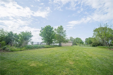 Country Home with Barn on 8 Acres For Sale Boone County Mini Farm - image 12