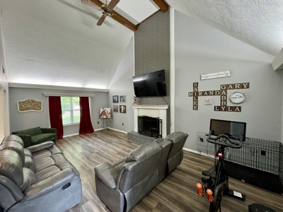 Charming 3 Bed Home w/ Space, Style, Shop For Sale in Searcy, AR - image 7