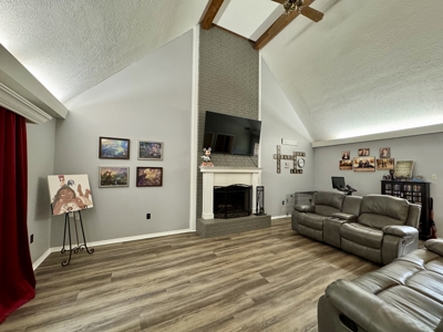 Charming 3 Bed Home w/ Space, Style, Shop For Sale in Searcy, AR - image 5