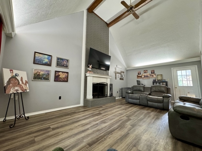 Charming 3 Bed Home w/ Space, Style, Shop For Sale in Searcy, AR - image 3