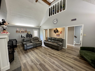 Charming 3 Bed Home w/ Space, Style, Shop For Sale in Searcy, AR - image 4