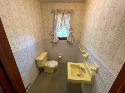 Home For Sale In Exclusive Neighborhood In Wytheville VA - image 26
