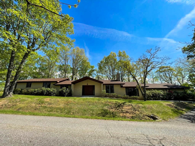 Home For Sale In Exclusive Neighborhood In Wytheville VA - image 1