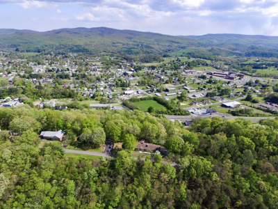 Home For Sale In Exclusive Neighborhood In Wytheville VA - image 36