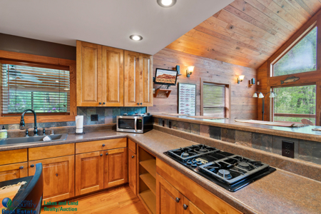 Riverfront Home in Albany, Kentucky - image 26