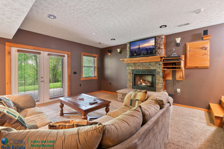 Riverfront Home in Albany, Kentucky - image 43