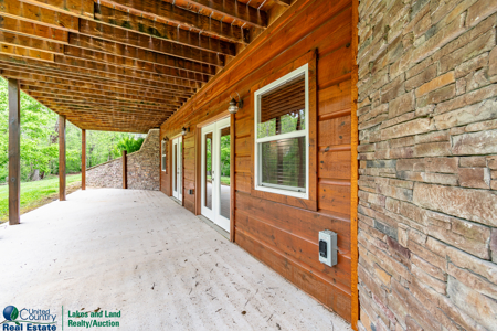 Riverfront Home in Albany, Kentucky - image 24