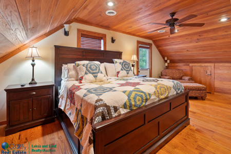 Riverfront Home in Albany, Kentucky - image 36