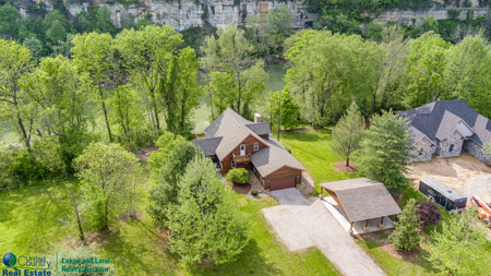 Riverfront Home in Albany, Kentucky - image 8
