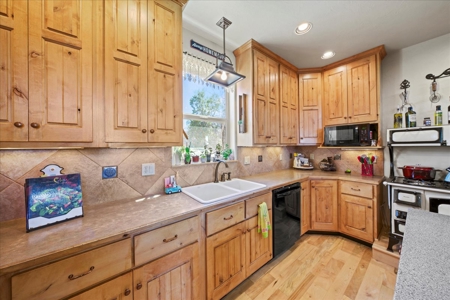 Mountain Home With Acreage for Sale in Cedaredge, Colorado - image 17