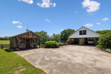 Premier 36.1-Acre Equestrian Estate - image 4