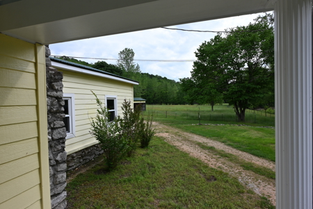Estate on 162 Acres for Sale in Linden, Tennessee - image 4