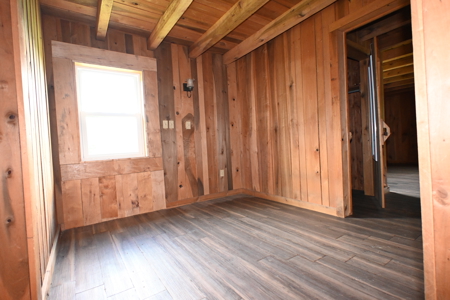 Estate on 162 Acres for Sale in Linden, Tennessee - image 22