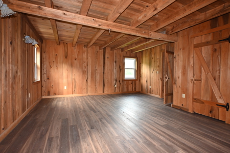 Estate on 162 Acres for Sale in Linden, Tennessee - image 6