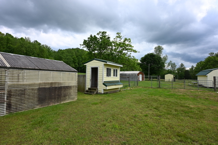 Estate on 162 Acres for Sale in Linden, Tennessee - image 28