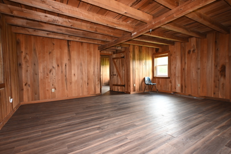 Estate on 162 Acres for Sale in Linden, Tennessee - image 9