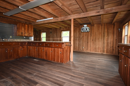 Estate on 162 Acres for Sale in Linden, Tennessee - image 17