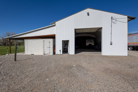 Riverfront Custom Home for Sale in Colorado - image 49